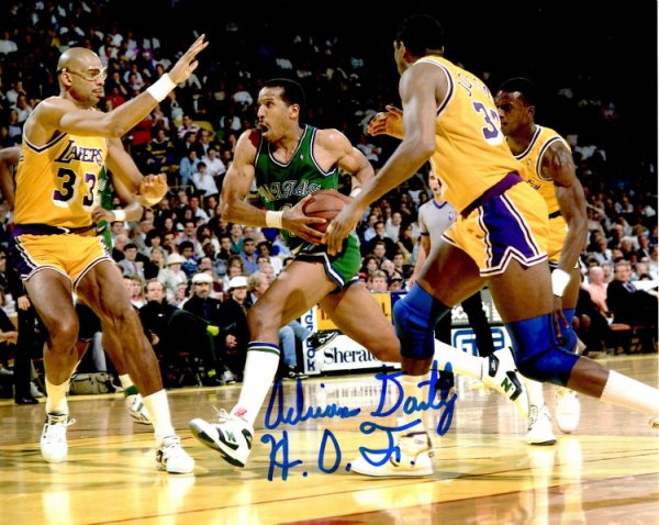 Adrian Dantley Autographed Signed 8X10 Dallas Mavericks Photo - Autographs