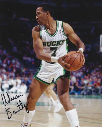 Adrian Dantley Autographed Signed HOF 8X10 Milwaukee Bucks Photo - Autographs