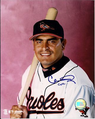 Autographed Signed Geronimo Gil 8X10 Baltimore Orioles Photo - Autographs 