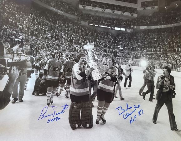 1970-71 Topps Bobby Clarke Philadelphia Flyers Autographed Card – Rookie