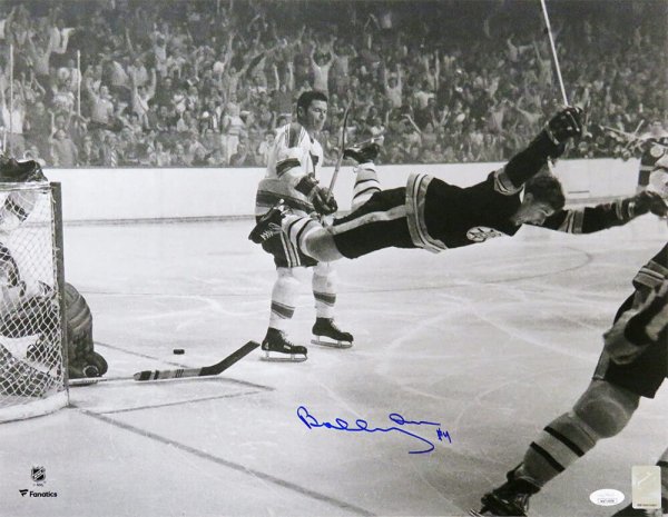 Bobby Orr Autographed Signed Boston Bruins Flying Goal B&W 16x20 Photo - (JSA) 