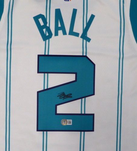 Charlotte Hornets Lonzo Ball Autographed Signed White Nike Swingman Jersey Size 52 Beckett Beckett Qr #Ab89467 
