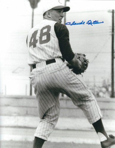 Claude Osteen Autographed Signed 8X10 Cincinnati Reds Photo - Autographs