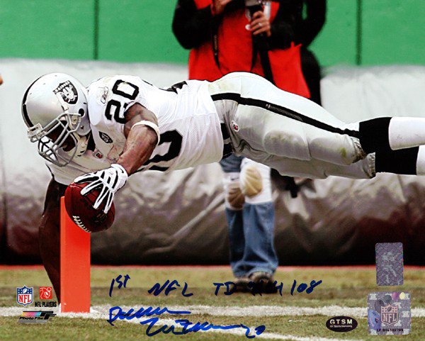 Darren Mcfadden Autographed Signed 8X10 Photo Oakland Raiders "1St NFL Td 9/14/08" Dm Holo #76072 