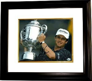 David Toms Autographed Signed 8x10 Photo Custom Framing 2001 PGA Championship w/ Trophy -Famous Ink Hologram 