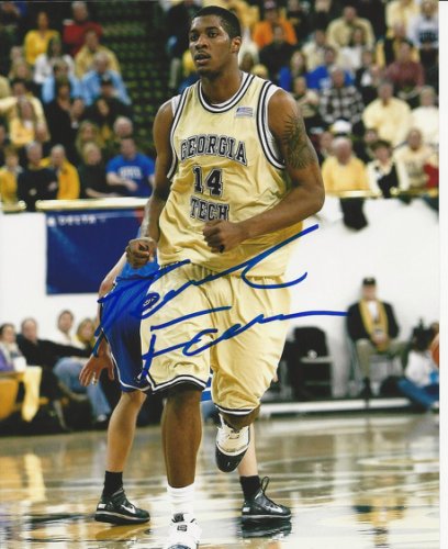Derrick Favors Autographed Signed Georgia Tech 8X10 Photo - Autographs