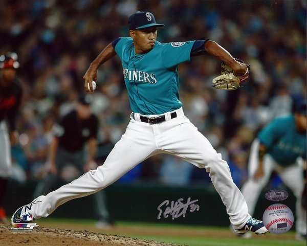 Edwin Diaz Autographed Seattle Mariners 8X10 Photo Mcs Holo #107988
