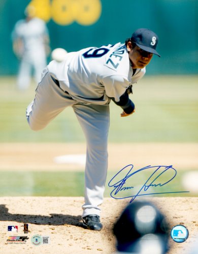 Felix Hernandez Autographed 11X14 Photo Seattle Mariners Beckett Beckett Qr #232618