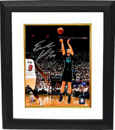 Frank Kaminsky Autographed Signed Charlotte Hornets 8x10 Photo Custom Framing #44 (Vertical-Jump Shot) 