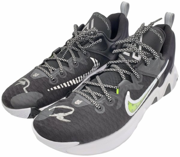 Giannis Antetokounmpo Autographed Signed Black Nike Immortality Shoes Milwaukee Bucks Size 12 Pair Beckett Beckett Qr #197429 