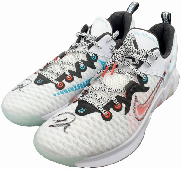 Giannis Antetokounmpo Autographed Signed White Nike Immortality Shoes Milwaukee Bucks Size 14 Pair Beckett Beckett Qr #197433 