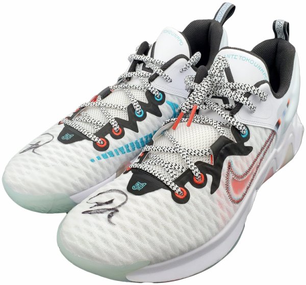 Giannis Antetokounmpo Autographed Signed White Nike Immortality Shoes Milwaukee Bucks Size 17 Pair Beckett Beckett Qr #197439 