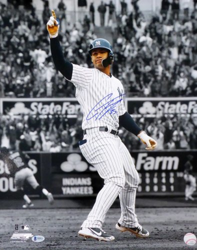 Gleyber Torres Autographed 16X20 Photo New York Yankees Beckett Beckett
