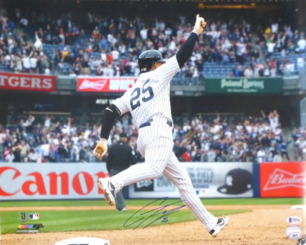 Gleyber Torres Autographed 16X20 Photo New York Yankees Beckett Beckett