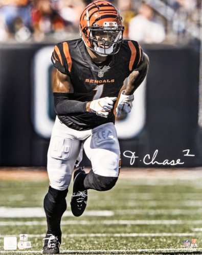 Ja'marr Chase Autographed 16X20 Photo Cincinnati Bengals Beckett Beckett Witness #212153
