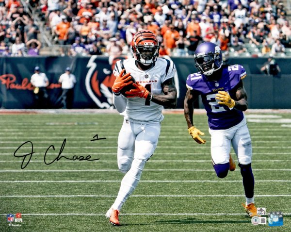 Ja'marr Chase Autographed 16X20 Photo Cincinnati Bengals Beckett Beckett Witness #232746