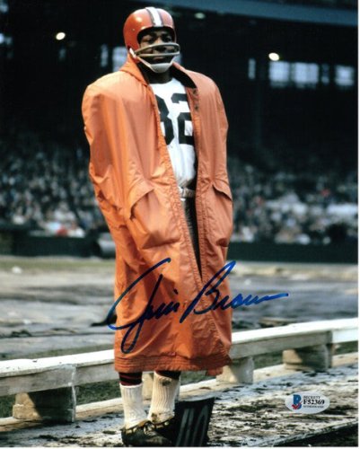 Jim Brown Autographed Cleveland Browns 8X10 Photo Beckett Authenticated #7