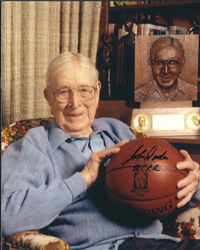 John Wooden Autographed Signed 8X10 UCLA Photo - Autographs 