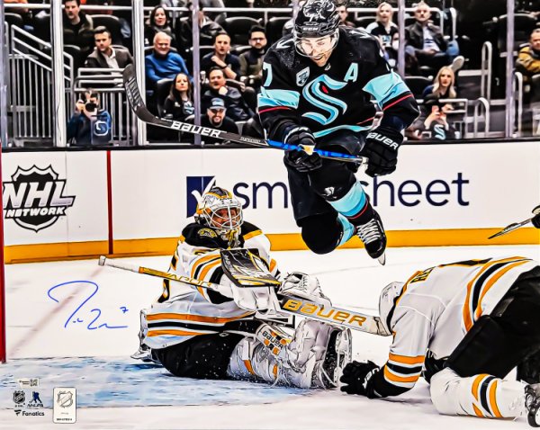 Jordan Eberle Autographed Memorabilia Signed Photo Jersey Collectibles Merchandise