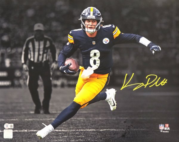 Kenny Pickett Autographed 16X20 Photo Pittsburgh Steelers Spotlight Beckett Beckett Witness #216739
