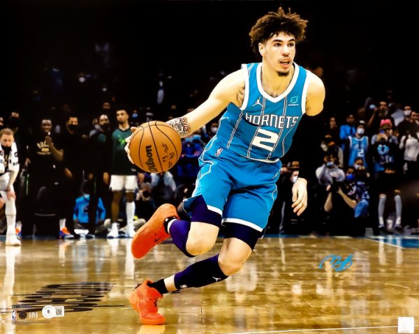 Lamelo Ball Autographed Signed 16X20 Photo Charlotte Hornets Beckett Beckett 