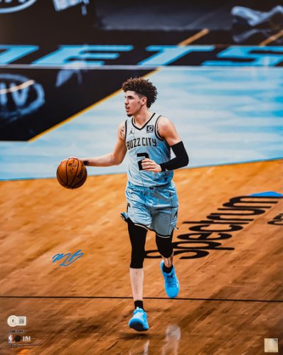 Lamelo Ball Autographed Signed 16X20 Photo Charlotte Hornets Beckett Beckett Qr #209478 