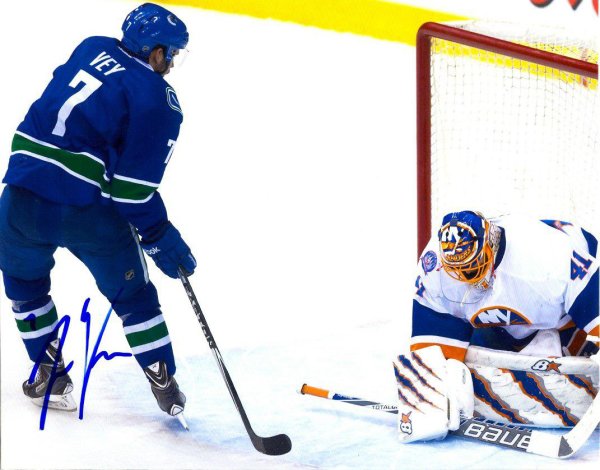 Linden Vey Autographed Signed 8X10 Vancouver Canucks Photos - Autographs