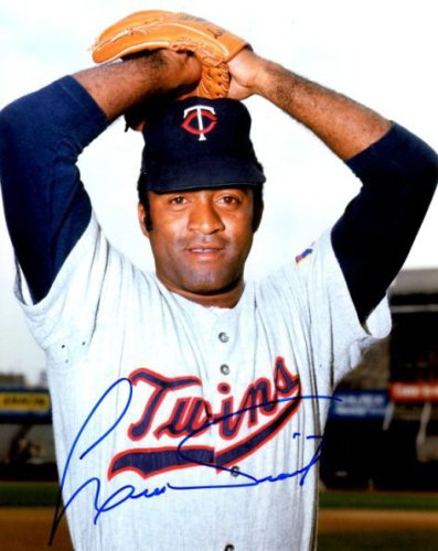 Luis Tiant Autographed Signed 8X10 Minnesota Twins Photo - Autographs