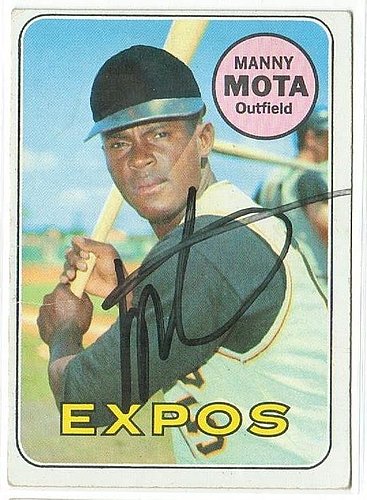 Autographed MANNY MOTA Los Angeles Dodgers 1971 Topps Card - Main