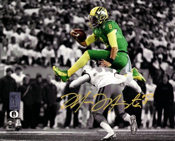 Marcus Mariota Autographed 8X10 Photo Oregon Ducks Mm Holo #89179