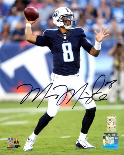 Marcus Mariota Autographed 8X10 Photo Tennessee Titans Mm Holo #119624