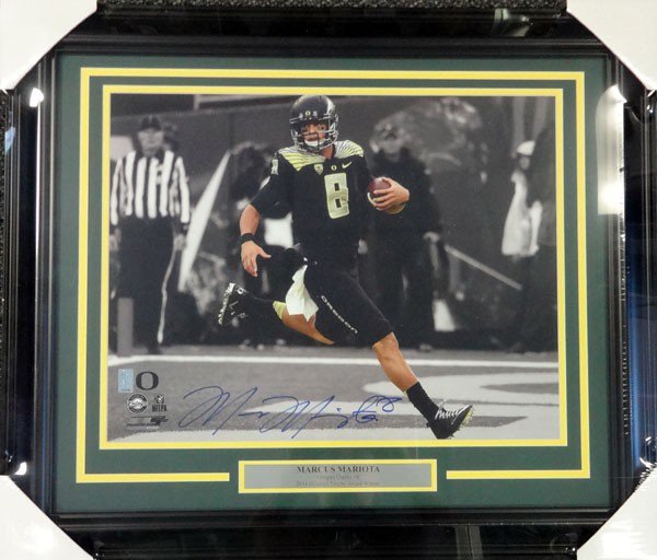 Marcus Mariota Autographed Framed 16X20 Photo Oregon Ducks Mm Holo #90717