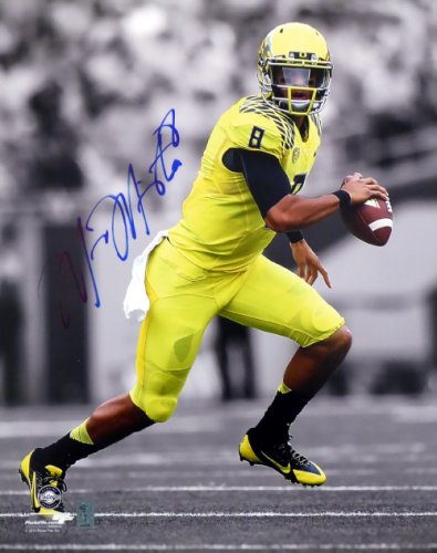 Marcus Mariota Autographed Signed 16X20 Photo Oregon Ducks Spotlight Mm Holo #16108 