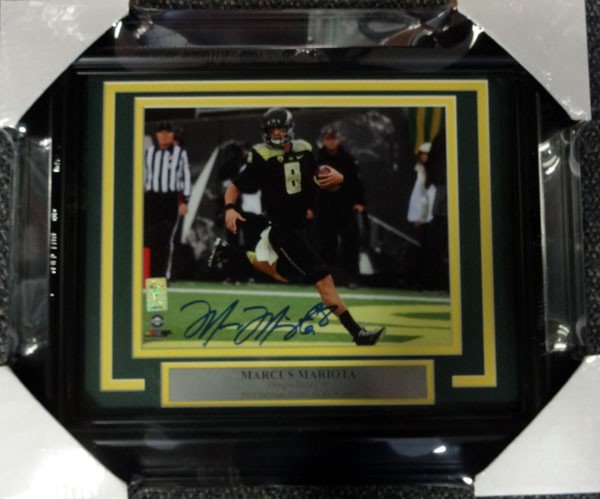 Marcus Mariota Autographed Signed Framed 8X10 Photo Oregon Ducks Mm Holo #89818 