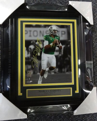 Marcus Mariota Autographed Signed Framed 8X10 Photo Oregon Ducks Mm Holo #89823 
