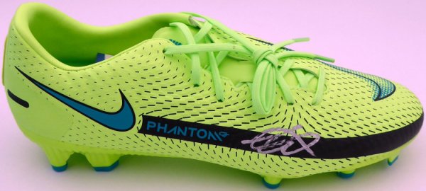 Mason Mount Autographed Signed Green Nike Phantom Cleat Shoe Chelsea F.C. Size 10.5 Beckett Beckett 