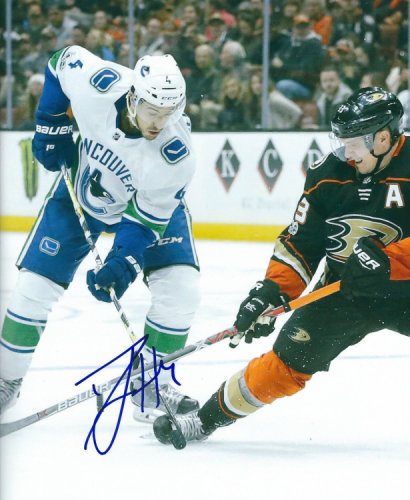Michael Del Zotto Autographed Signed 8X10 Vancouver Canucks Photos - Autographs