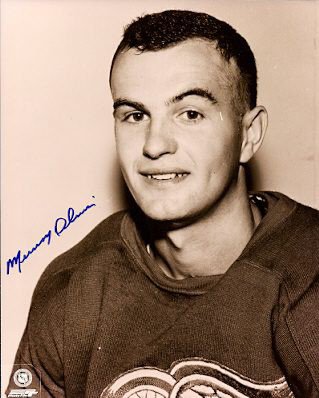 Murray Oliver Autographed Signed Detroit Red Wings Photo - Autographs
