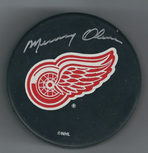 Murray Oliver Autographed Signed Detroit Red Wings Puck - Autographs