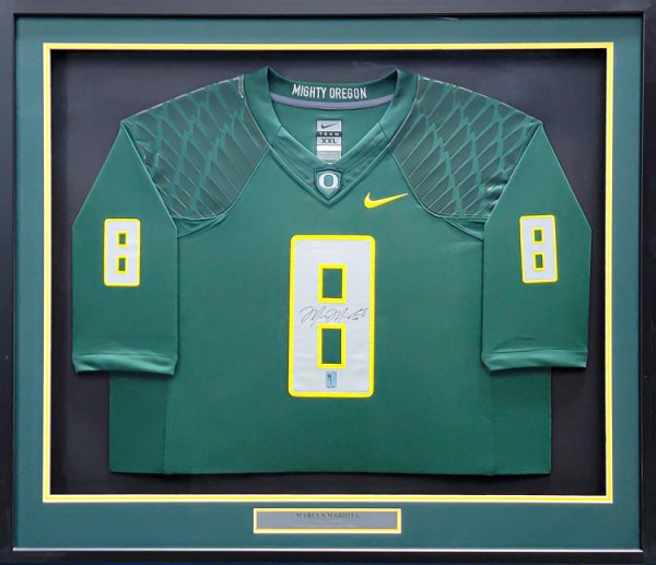 Oregon Ducks Marcus Mariota Autographed Signed Framed Green Nike Jersey Mm Holo #89825 