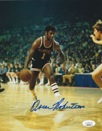 Oscar Robertson Autographed Signed 8X10 Milwaukee Bucks Photo JSA - Autographs