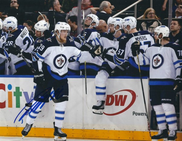 Patrik Laine Autographed Signed 8X10 Winnipeg Jets Photo - Autographs