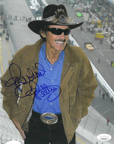 Richard Petty Autographed Signed NASCAR 8X10 Photo- JSA Hologram #DD39242 (7x Daytona 500 Champ) 