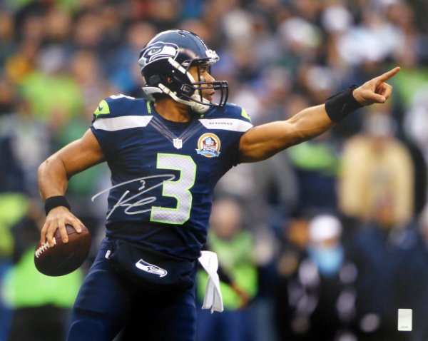 Russell Wilson Autographed 16X20 Photo Seattle Seahawks Rw Holo #91024