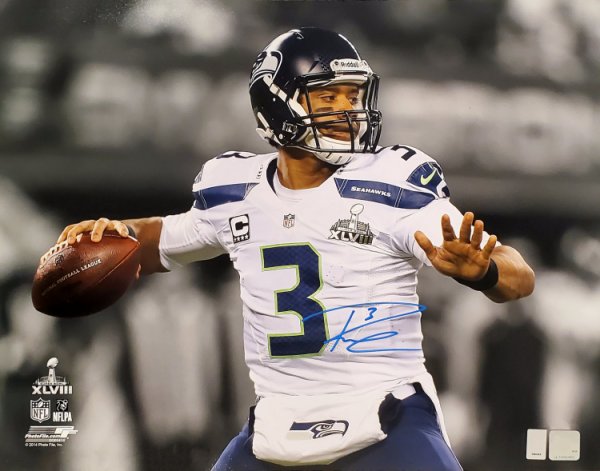 Russell Wilson Autographed Signed 16X20 Photo Seattle Seahawks Super Bowl Rw Holo #74644 