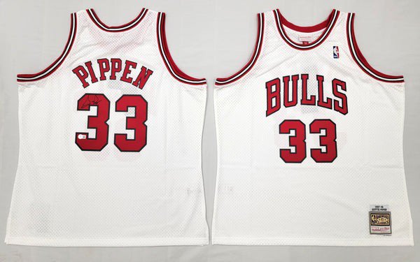 Autographed scottie clearance pippen jersey