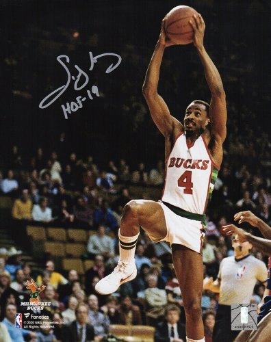 Sidney Moncrief Autographed Signed Milwaukee Bucks White Jersey Action 8x10 Photo w/HOF'19 