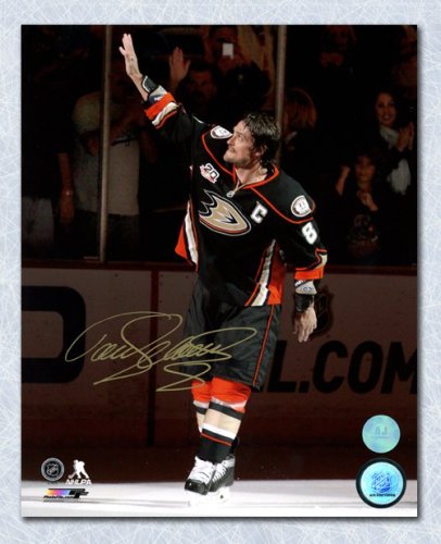 Teemu Selanne Autographed Signed Anaheim Ducks Waving to Crowd 8x10 Photo