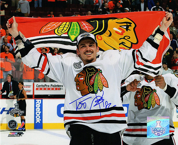 Tomas Kopecky Signed Chicago Blackhawks 2010 Stanley Cup Trophy 8x10 Photo