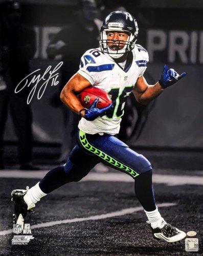 Tyler Lockett Autographed Memorabilia Signed Photo Jersey